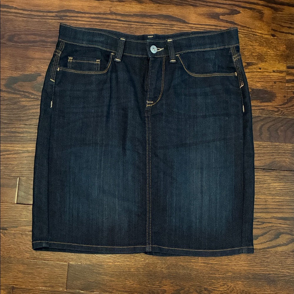 💙Banana Republic Indigo Denim Skirt with Contrast Stitching